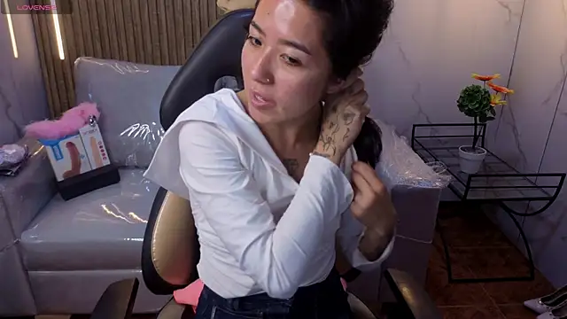 Lynn turner online show from February 2026 01:00:02 PM