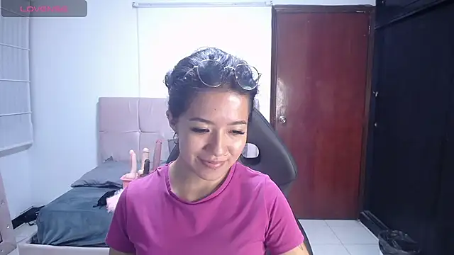 Snapshot of Lynn_turner chatting on June 2026 01:12:02 PM Lynn turner online show from June 2026 01:12:02 PM
