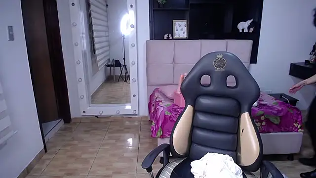 Lynn turner online show from March 2026 12:51:02 PM