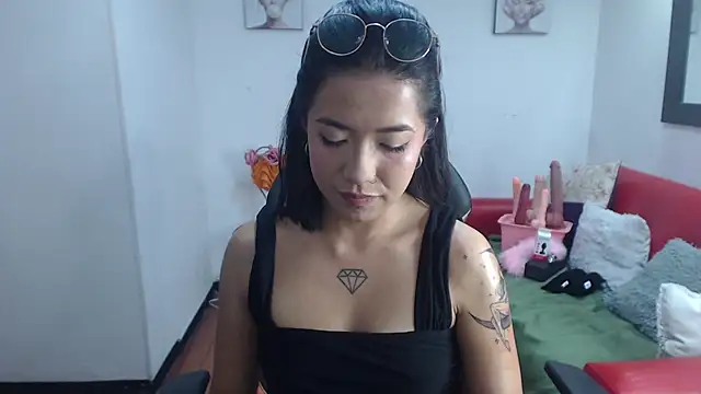 Lynn turner online show from April 2026 08:02:01 PM