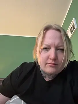 Snapshot of Lolaaxxx13 chatting on May 2026 06:29:02 PM Lolaaxxx13 online show from May 2026 06:29:02 PM