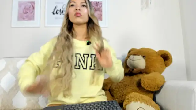 Snapshot of Mia_Rosee1 chatting on February 2026 11:16:01 PM Mia Rosee1 online show from February 2026 11:16:01 PM