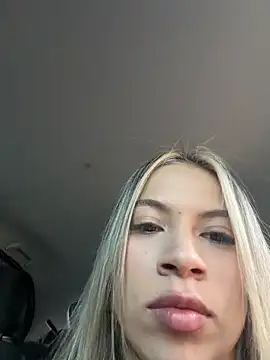 Snapshot of Mia_Rosee1 chatting on June 2026 10:20:01 PM Mia Rosee1 online show from June 2026 10:20:01 PM