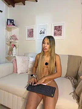 Snapshot of Mia_Rosee1 chatting on June 2026 12:32:02 AM Mia Rosee1 online show from June 2026 12:32:02 AM