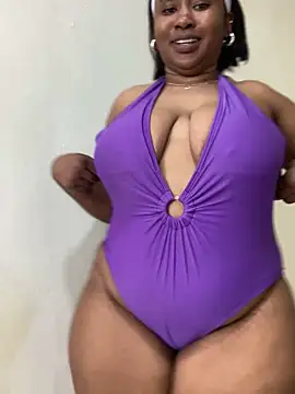 Snapshot of MeekyCurvyAss chatting on May 2026 02:42:01 PM MeekyCurvyAss online show from May 2026 02:42:01 PM