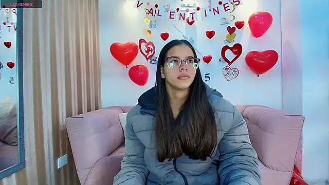 Snapshot of Luna_Millers chatting on February 2026 12:51:02 PM Luna Millers online show from February 2026 12:51:02 PM