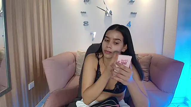 Snapshot of Luna_Millers chatting on April 2026 04:08:02 AM Luna Millers online show from April 2026 04:08:02 AM