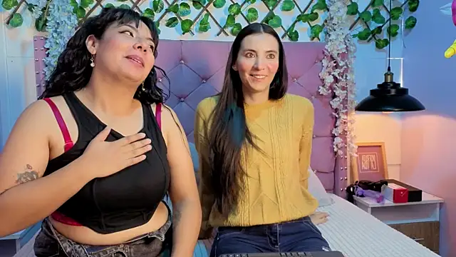 Valkiria-and-Dione online show from April 2026 07:31:01 PM