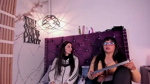 Snapshot of Valkiria-and-Dione chatting on February 2026 07:21:02 PM Valkiria-and-Dione online show from February 2026 07:21:02 PM