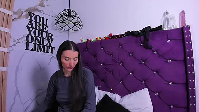 Valkiria-and-Dione online show from March 2026 07:27:01 PM