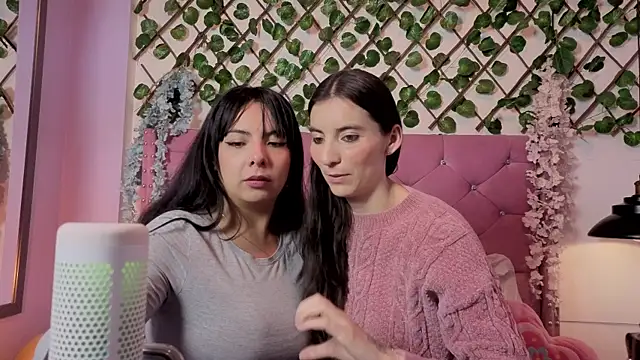 Valkiria-and-Dione online show from April 2026 12:54:01 PM