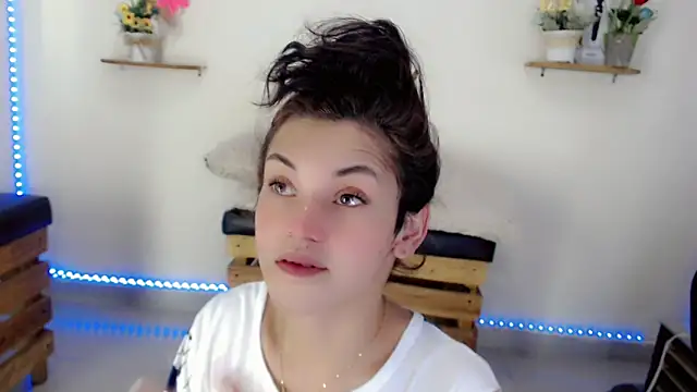 NathalialLooes online show from May 2026 05:39:02 AM