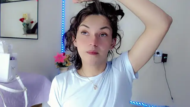 NathalialLooes online show from May 2026 04:23:01 AM