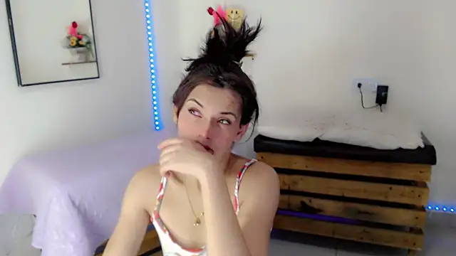 NathalialLooes online show from May 2026 05:15:02 AM