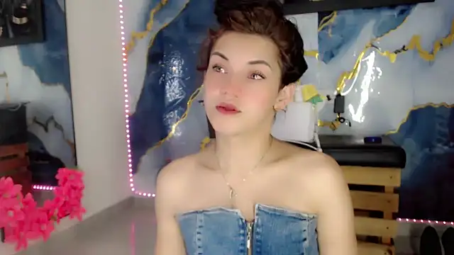 NathalialLooes online show from May 2026 05:18:02 AM