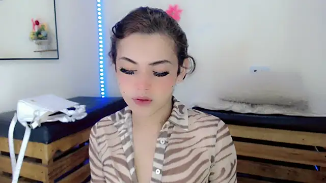 NathalialLooes online show from May 2026 05:03:02 AM