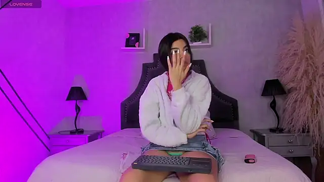 KarelyMitchel online show from February 2026 01:11:01 PM