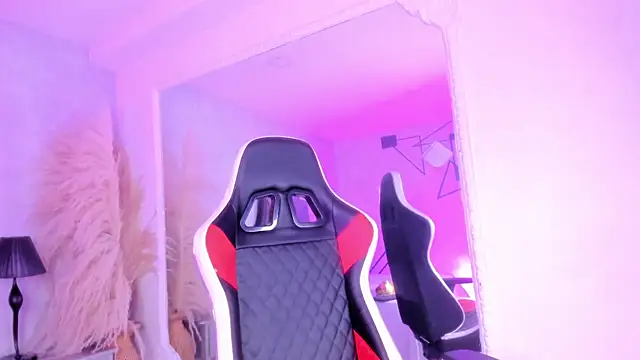 KarelyMitchel online show from April 2026 01:15:02 PM