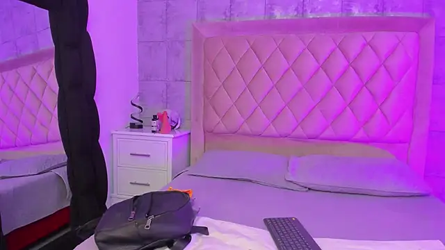 Snapshot of CleoFoxx_ chatting on February 2026 01:20:02 PM CleoFoxx online show from February 2026 01:20:02 PM