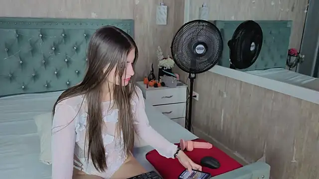 Miia Velvett online show from March 2026 02:54:01 PM