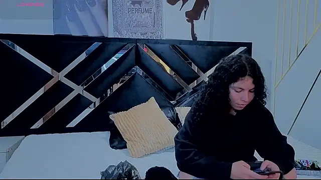 Zoe-yanin online show from April 2026 06:47:01 PM