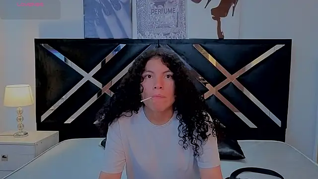 Zoe-yanin online show from April 2026 06:32:01 PM