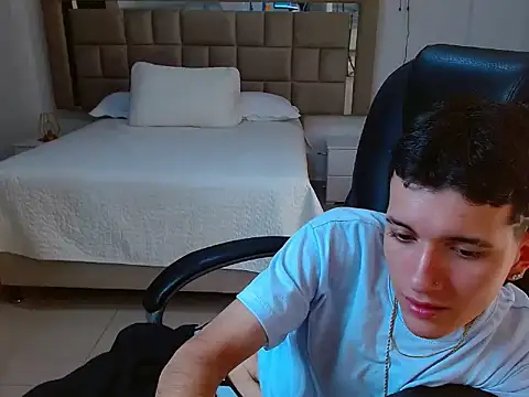 eroboyxox online show from February 2026 08:50:02 PM