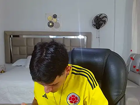 eroboyxox online show from February 2026 07:33:01 PM