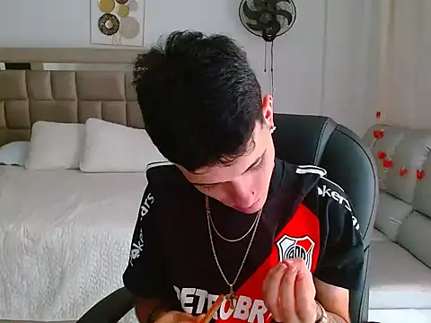 eroboyxox online show from February 2026 08:16:01 PM