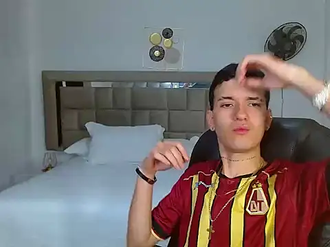 eroboyxox online show from February 2026 08:20:01 PM