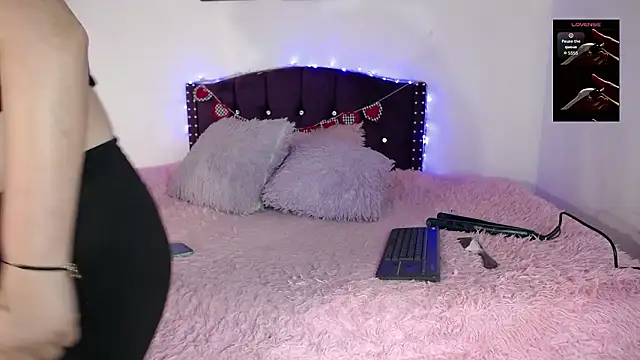 Snapshot of sienna_rose_pym chatting on February 2026 12:05:01 PM sienna rose pym online show from February 2026 12:05:01 PM