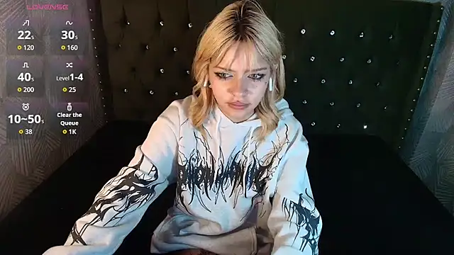 LilytReinolds online show from March 2026 04:54:01 PM
