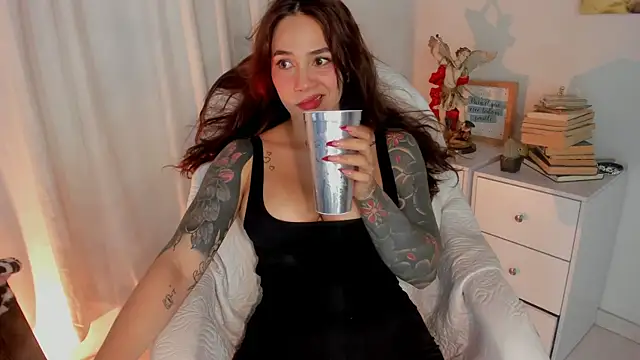 Snapshot of Victoria-swan chatting on February 2026 09:35:01 PM Victoria-swan online show from February 2026 09:35:01 PM