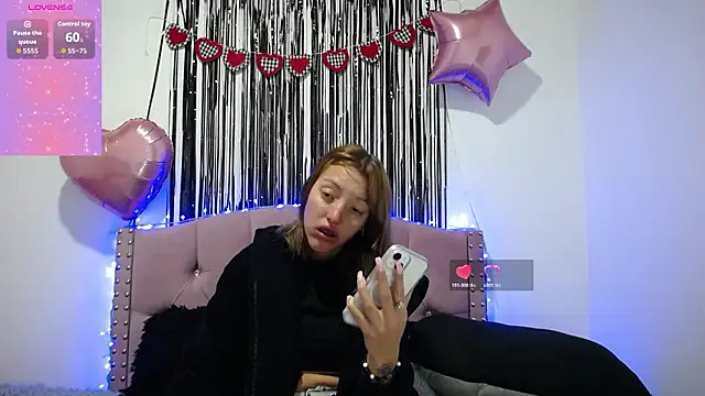 Snapshot of emily_cooper_pym chatting on February 2026 01:19:01 PM emily cooper pym online show from February 2026 01:19:01 PM