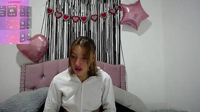 Snapshot of emily_cooper_pym chatting on February 2026 12:29:02 PM emily cooper pym online show from February 2026 12:29:02 PM