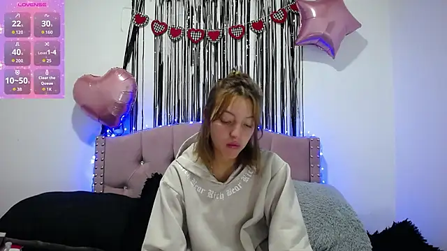 Snapshot of emily_cooper_pym chatting on February 2026 12:05:01 PM emily cooper pym online show from February 2026 12:05:01 PM