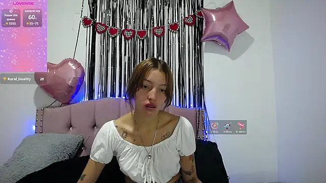 Snapshot of emily_cooper_pym chatting on February 2026 12:04:01 PM emily cooper pym online show from February 2026 12:04:01 PM