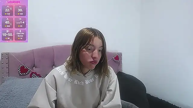 Snapshot of emily_cooper_pym chatting on February 2026 12:00:01 PM emily cooper pym online show from February 2026 12:00:01 PM