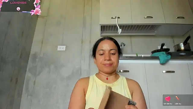 chiarafustox online show from April 2026 09:38:02 PM