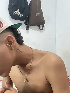 Snapshot of dominick_fran chatting on February 2026 09:20:02 AM dominick fran online show from February 2026 09:20:02 AM