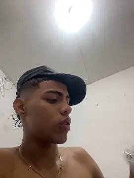 Snapshot of dominick_fran chatting on February 2026 04:53:02 AM dominick fran online show from February 2026 04:53:02 AM