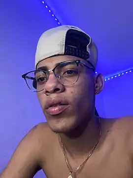 Snapshot of dominick_fran chatting on March 2026 07:37:02 AM dominick fran online show from March 2026 07:37:02 AM