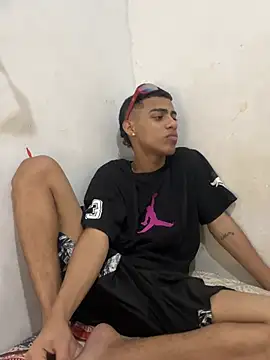 Snapshot of dominick_fran chatting on February 2026 01:05:02 AM dominick fran online show from February 2026 01:05:02 AM