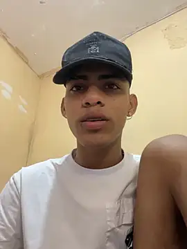 Snapshot of dominick_fran chatting on February 2026 03:16:01 AM dominick fran online show from February 2026 03:16:01 AM