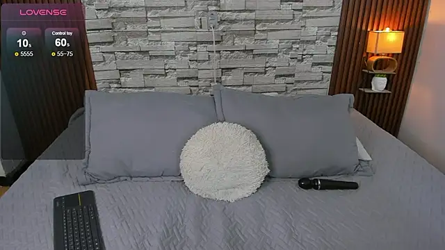 Snapshot of sophia_deluxe18 chatting on February 2026 05:07:01 AM sophia deluxe18 online show from February 2026 05:07:01 AM