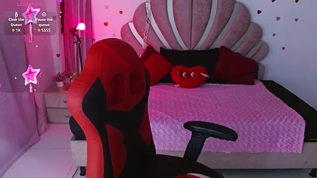 mia fox666 online show from May 2026 01:32:01 AM