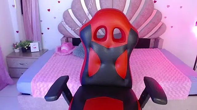 mia fox666 online show from April 2026 12:39:01 AM