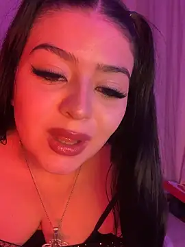 lolaaculaa online show from May 2026 10:24:01 PM