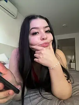 lolaaculaa online show from June 2026 06:29:02 PM