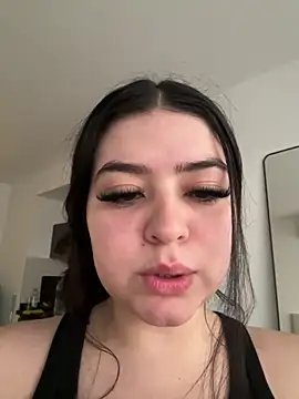 lolaaculaa online show from June 2026 01:28:01 PM